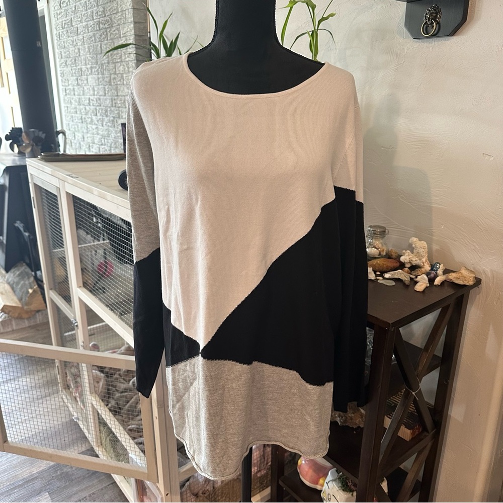 Elegant Monochrome Crew Neck Sweater